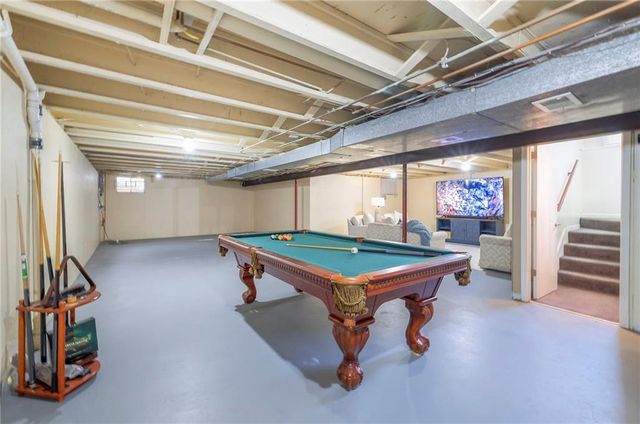 10890 Bradshaw Street, Overland Park, KS 66210