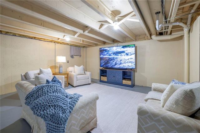 10890 Bradshaw Street, Overland Park, KS 66210