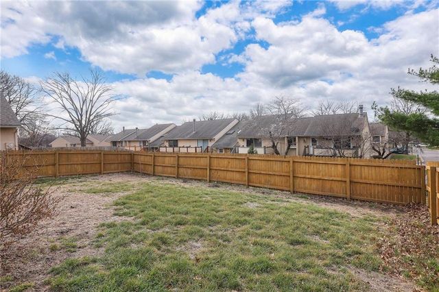 10890 Bradshaw Street, Overland Park, KS 66210