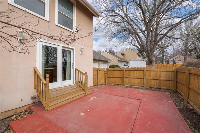 10890 Bradshaw Street, Overland Park, KS 66210