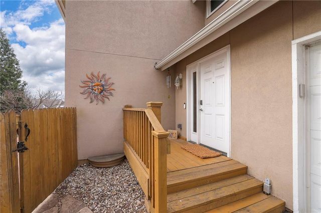 10890 Bradshaw Street, Overland Park, KS 66210