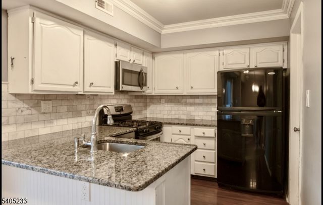 235 Tintern Ct, Franklin Twp., NJ 08873