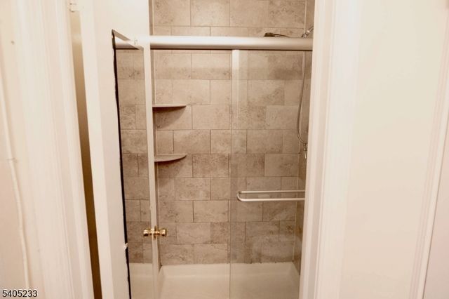 235 Tintern Ct, Franklin Twp., NJ 08873