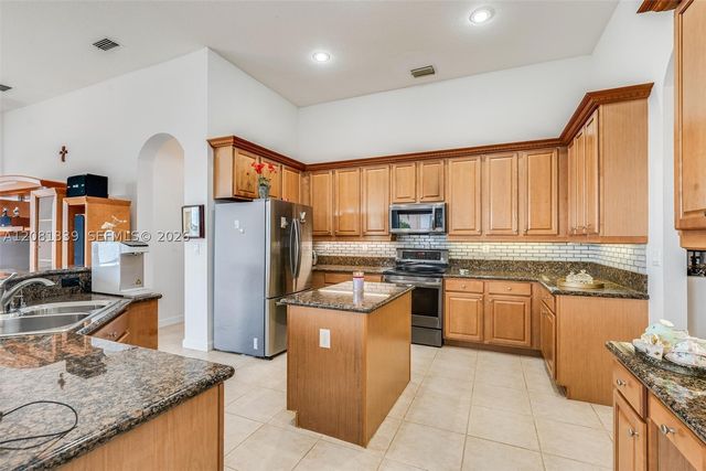 18633 SW 24th St, Miramar, FL 33029