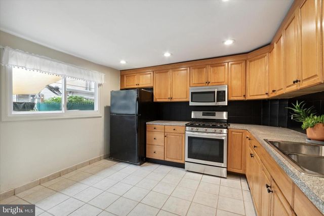 833 ALMOND ST, Philadelphia, PA 19125