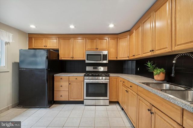 833 ALMOND ST, Philadelphia, PA 19125