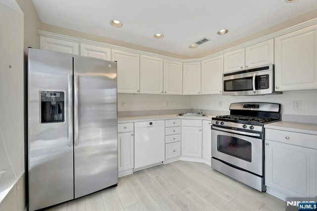 2109 Henry Court, Mahwah, NJ 07430