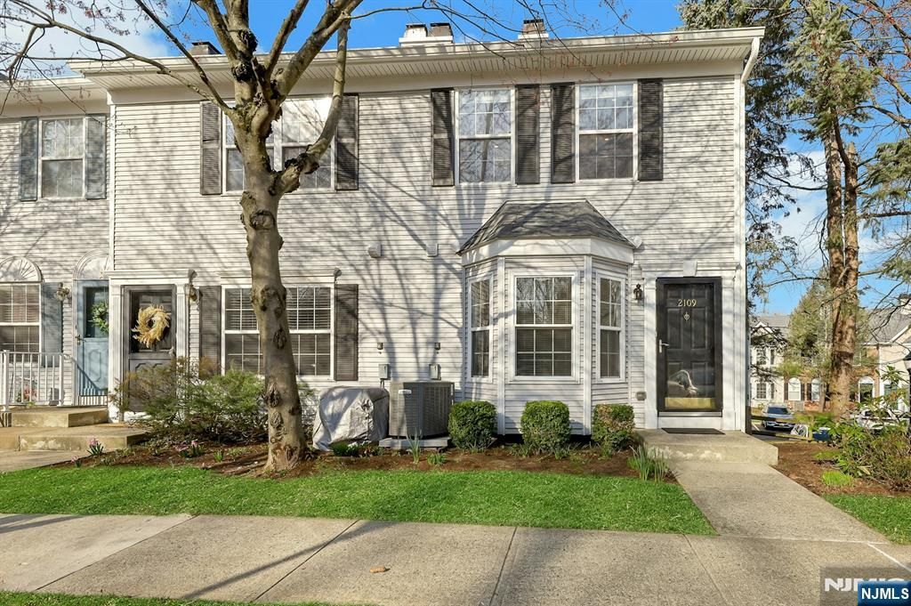 2109 Henry Court, Mahwah, NJ 07430