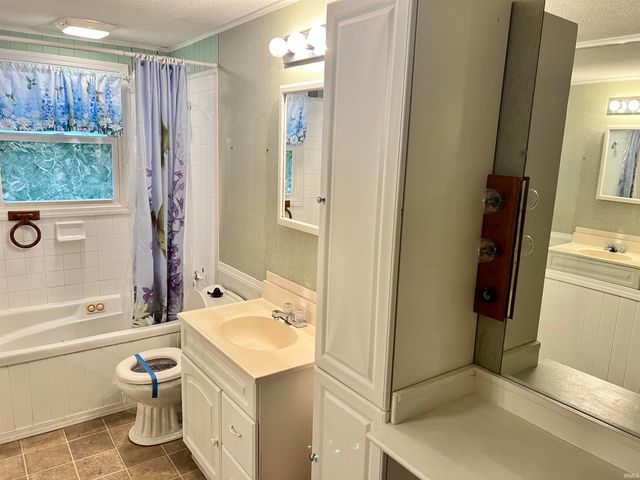 2405 Woodmont Drive, South Bend, IN 46614