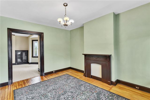 988 Greenfield Ave, Greenfield, PA 15217