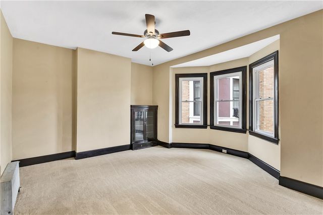 988 Greenfield Ave, Greenfield, PA 15217