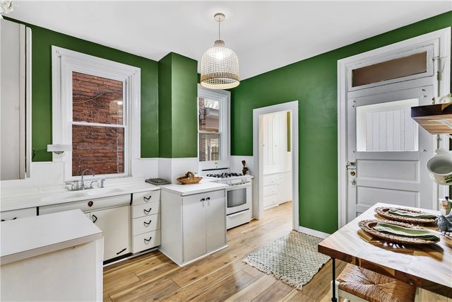 988 Greenfield Ave, Greenfield, PA 15217