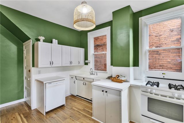 988 Greenfield Ave, Greenfield, PA 15217