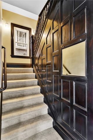 988 Greenfield Ave, Greenfield, PA 15217