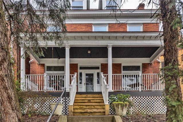 988 Greenfield Ave, Greenfield, PA 15217