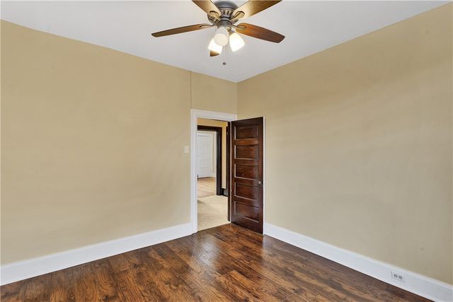 988 Greenfield Ave, Greenfield, PA 15217