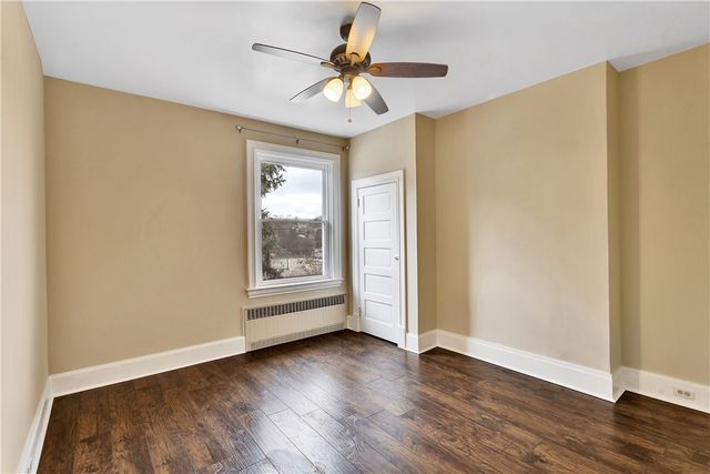 988 Greenfield Ave, Greenfield, PA 15217