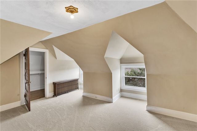 988 Greenfield Ave, Greenfield, PA 15217