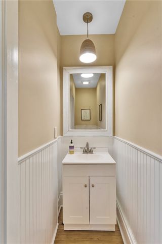 988 Greenfield Ave, Greenfield, PA 15217