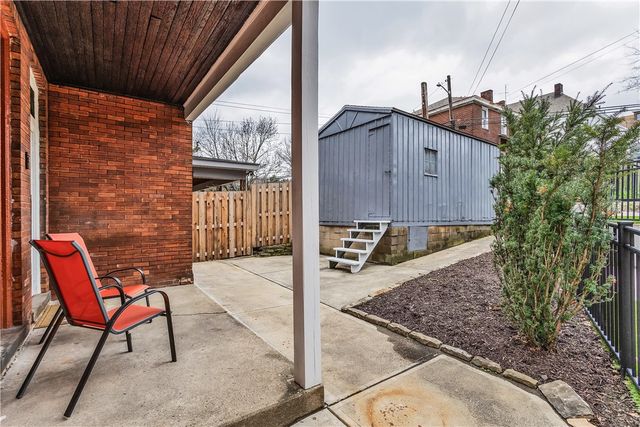 988 Greenfield Ave, Greenfield, PA 15217