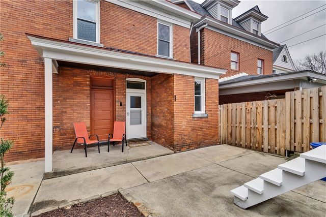 988 Greenfield Ave, Greenfield, PA 15217