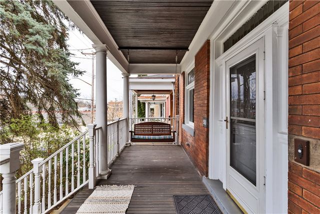 988 Greenfield Ave, Greenfield, PA 15217