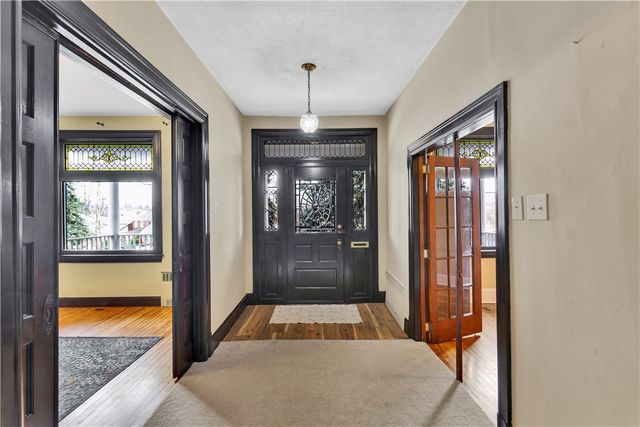 988 Greenfield Ave, Greenfield, PA 15217