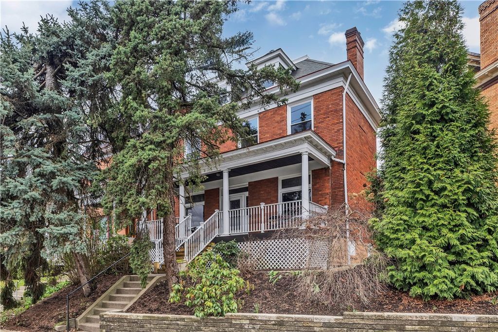 988 Greenfield Ave, Greenfield, PA 15217