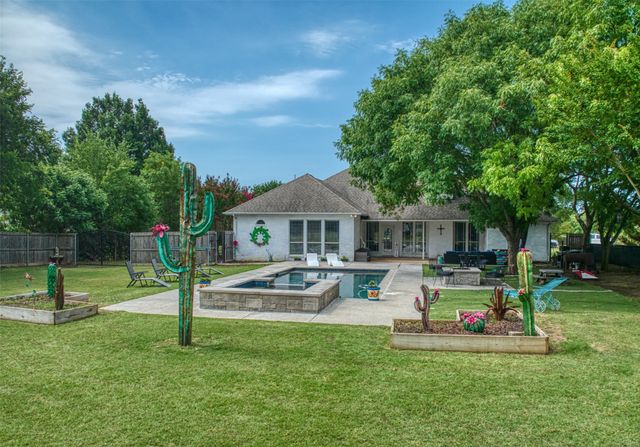 107 Suburban Drive, Ovilla, TX 75154