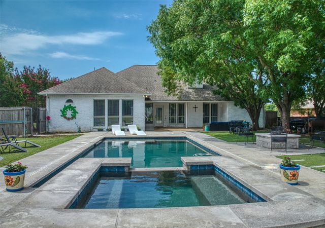 107 Suburban Drive, Ovilla, TX 75154