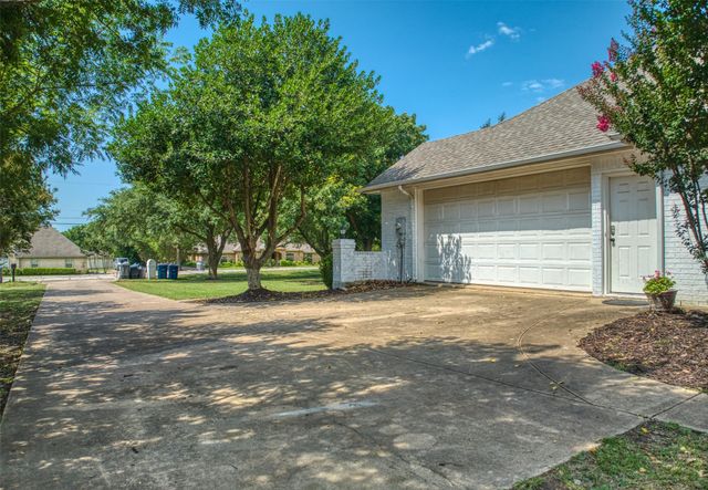 107 Suburban Drive, Ovilla, TX 75154