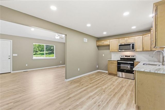 4211 Leavenworth Road, Kansas City, KS 66104