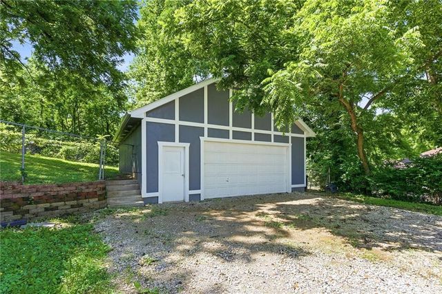 4211 Leavenworth Road, Kansas City, KS 66104