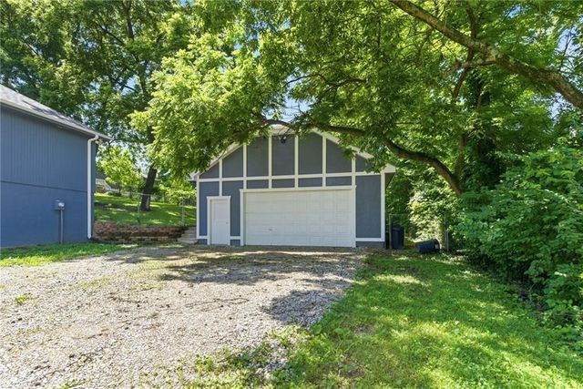 4211 Leavenworth Road, Kansas City, KS 66104