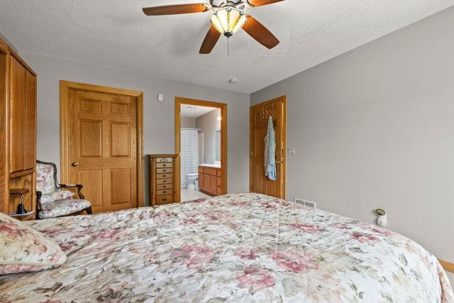 6228 Creekview Lane N, Brooklyn Park, MN 55443
