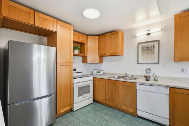 3045 Los Prados Street 217, San Mateo, CA 94403