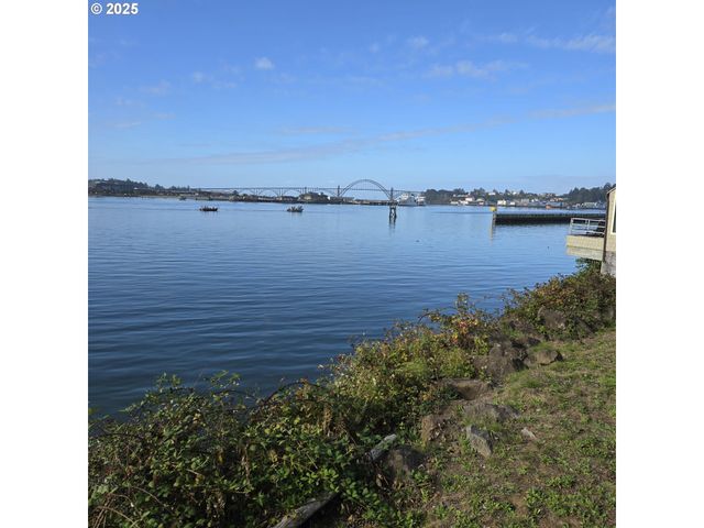 1000 Se BAY Blvd 124, Newport, OR 97365