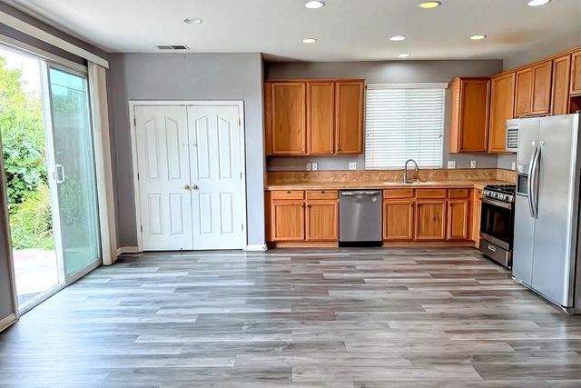 209 Elgin Ave, Lodi, CA 95240