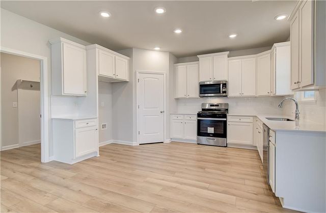 295 Arnewood Circle, Mcdonough, GA 30253