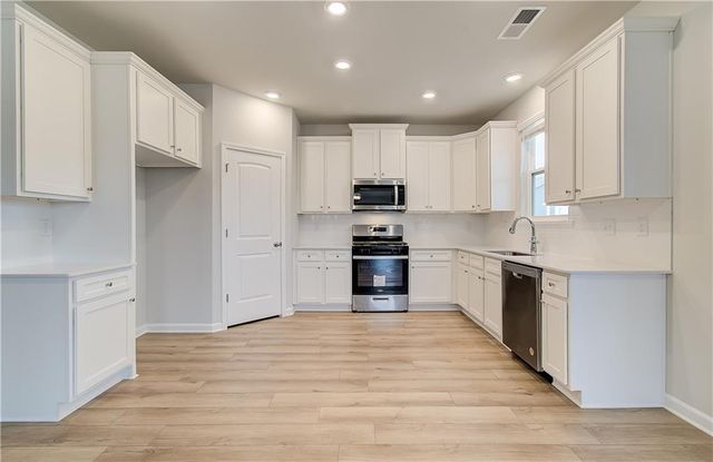 295 Arnewood Circle, Mcdonough, GA 30253