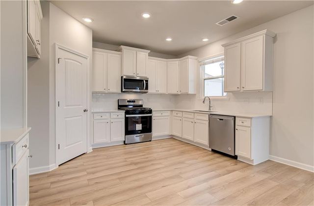 295 Arnewood Circle, Mcdonough, GA 30253