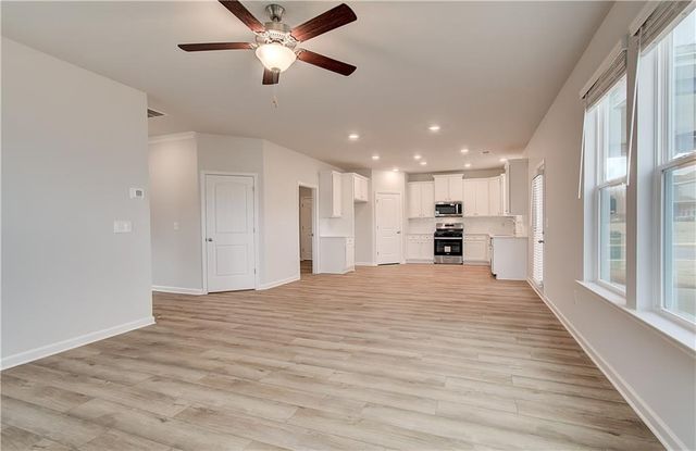 295 Arnewood Circle, Mcdonough, GA 30253