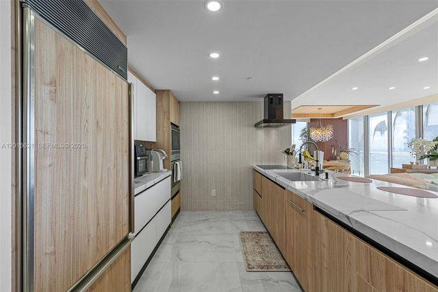 465 Brickell Ave 3301, Miami, FL 33131