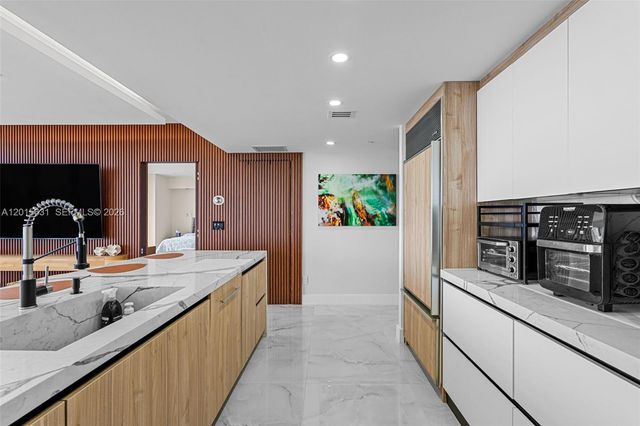 465 Brickell Ave 3301, Miami, FL 33131