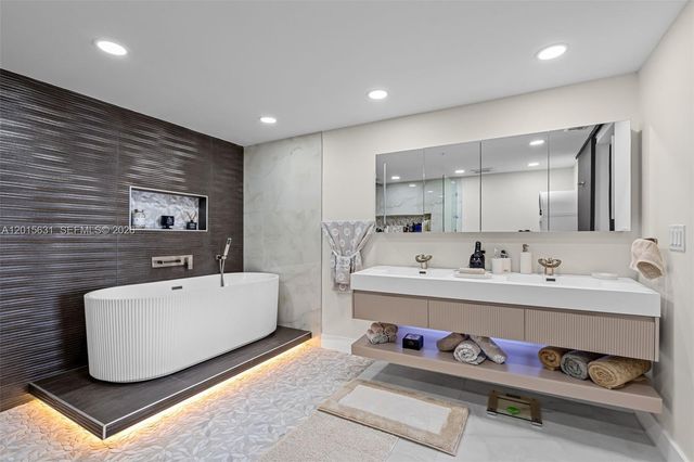 465 Brickell Ave 3301, Miami, FL 33131