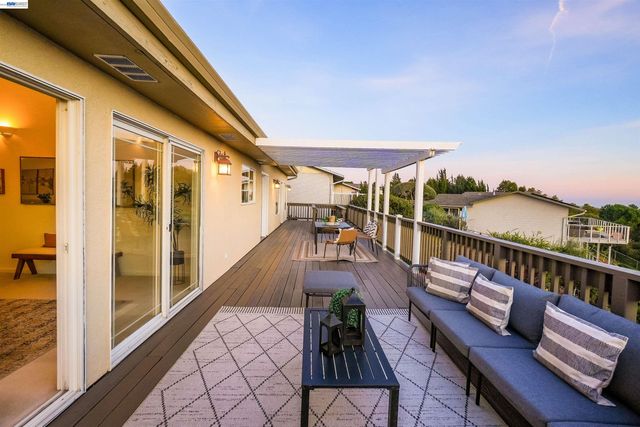 3499 La Mesa Dr, Hayward, CA 94542