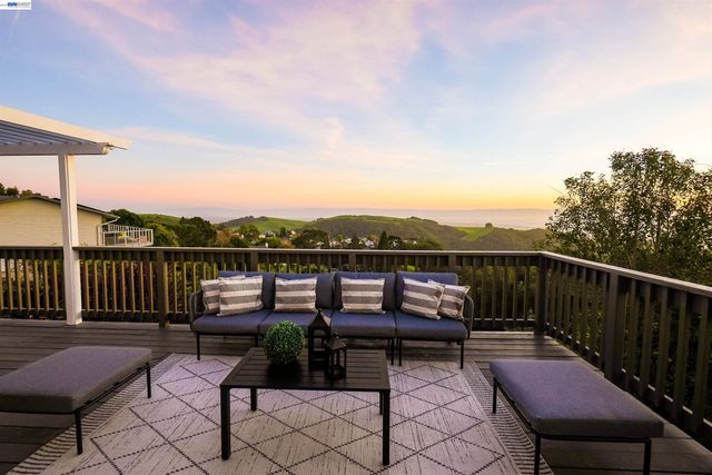 3499 La Mesa Dr, Hayward, CA 94542