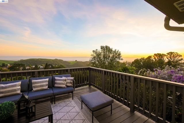 3499 La Mesa Dr, Hayward, CA 94542