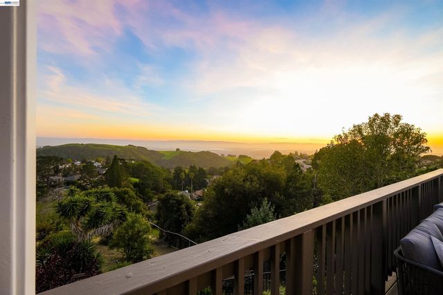 3499 La Mesa Dr, Hayward, CA 94542