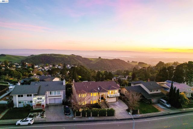 3499 La Mesa Dr, Hayward, CA 94542